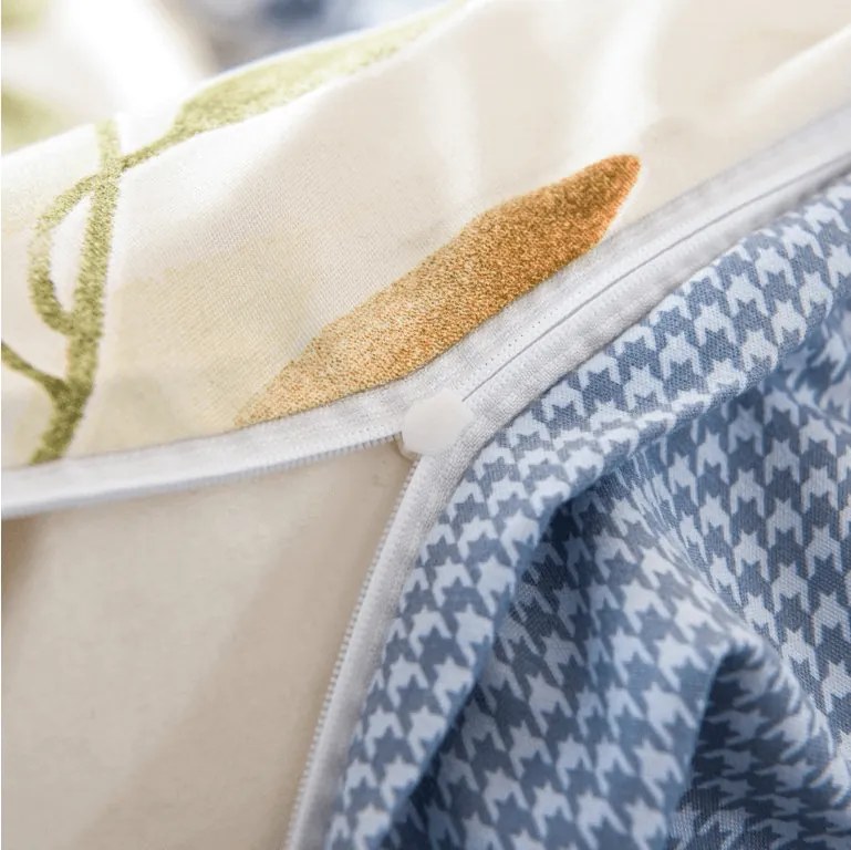 PrzytulneMieszkanie.pl PrzytulneMieszkanie.pl Pościel z mikroflanelu GENTLE LEAVES kremowa Rozmiar pościeli: 2 szt 70 x 90 cm | 200 x 220 cm