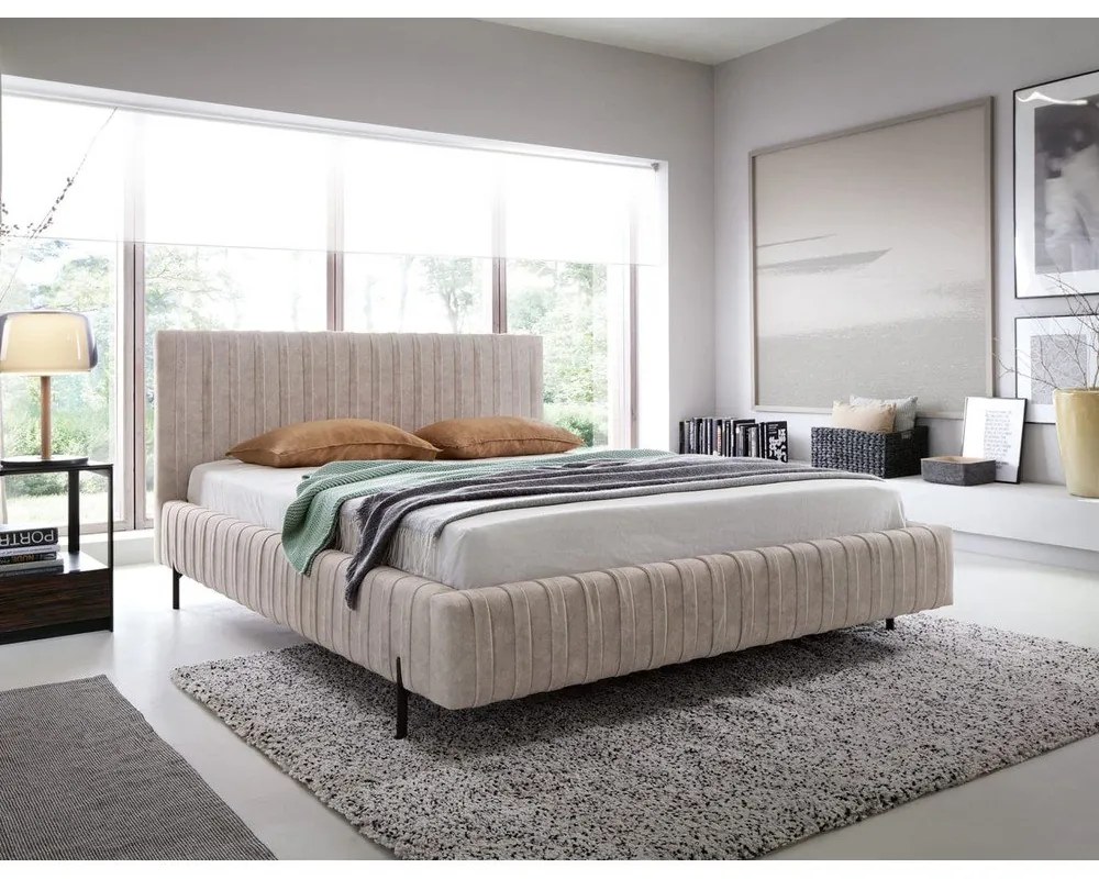 Beżowe tapicerowane łóżko dwuosobowe ze schowkiem ze stelażem 140x200 cm Plissa – ELTAP