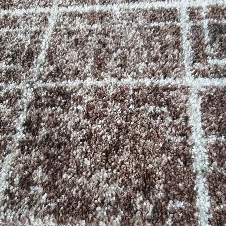 Brązowy dywan w kafelkowy wzór H9-M99