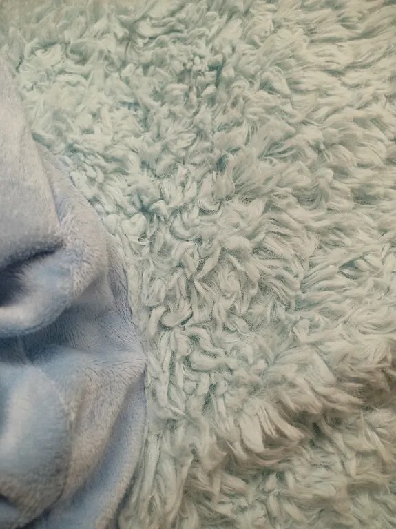 PROMOCJA Dziecięca poduszka CUDDLI FRIENDS 70x70 cm pluszowa - różne kolory II. jakość Kolor: Niebieski