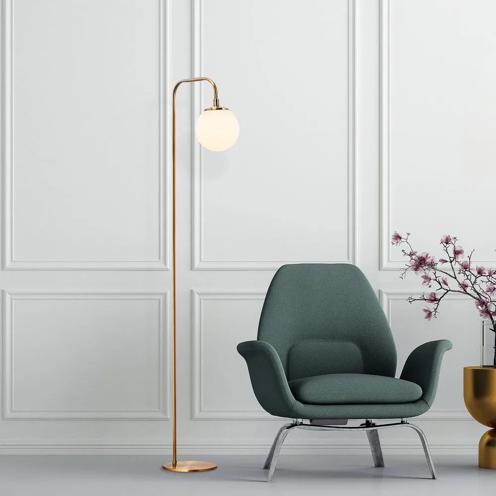 Biała/w kolorze mosiądzu lampa stojąca ze szklanym kloszem (wysokość 146 cm) Viran – Opviq lights