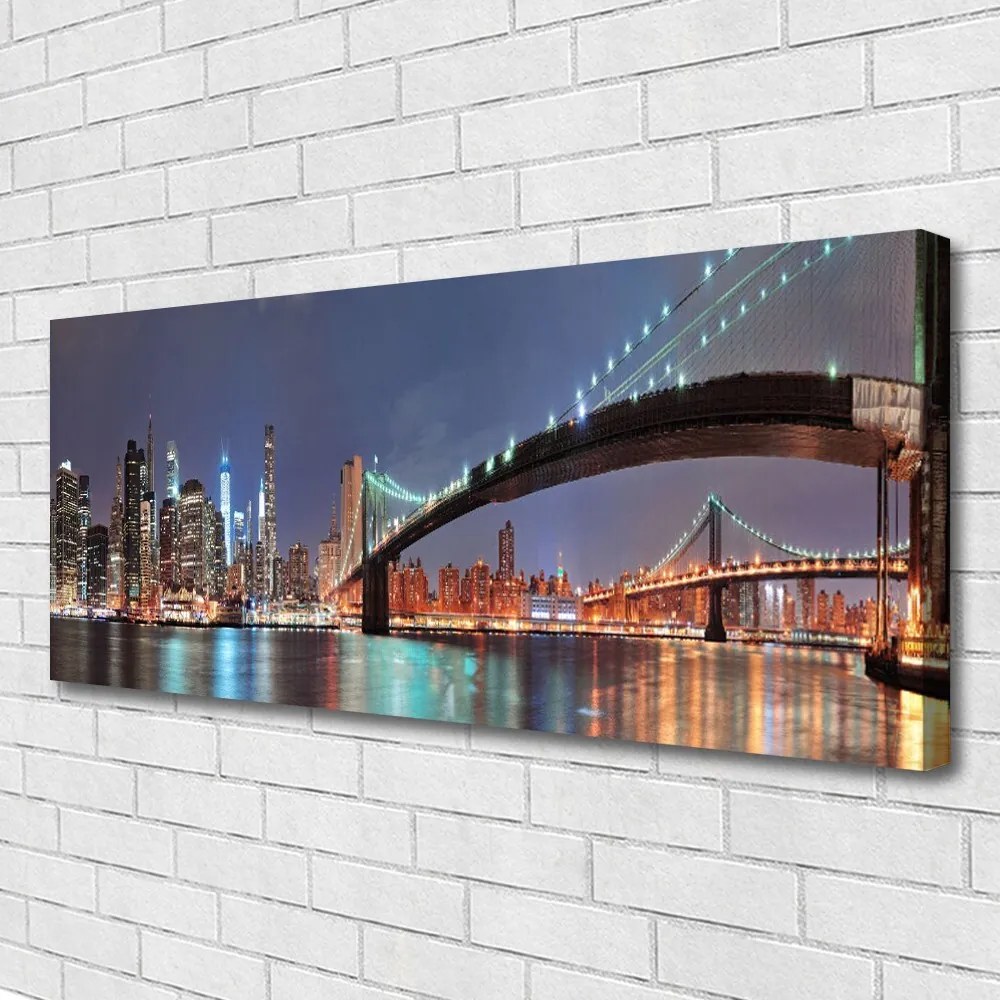 Obraz drukowany na płótnie Most nad Miejską Rzeką