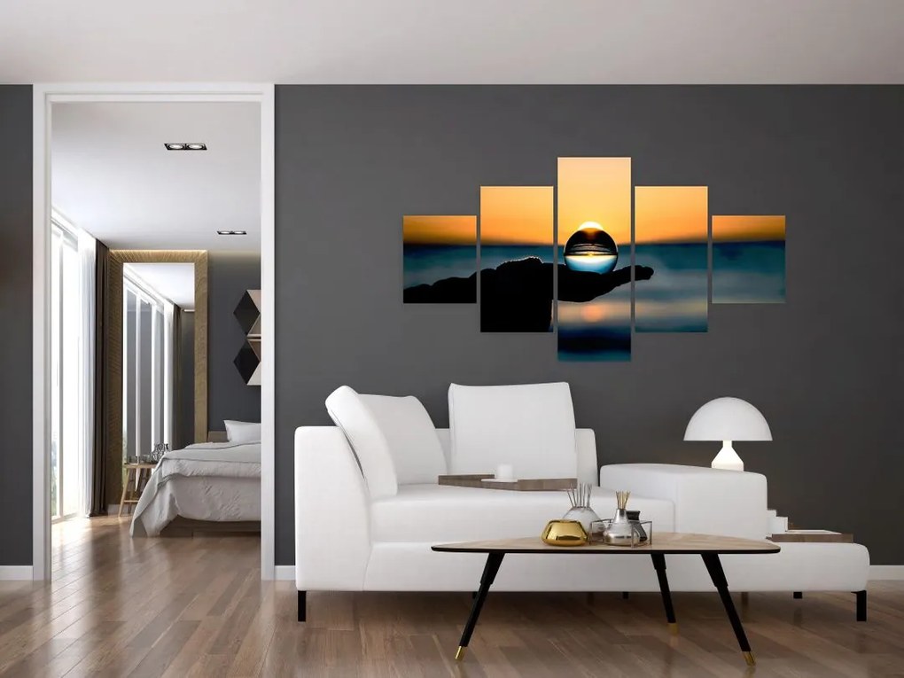 Obraz szklane kule w dłoni (125x70 cm)