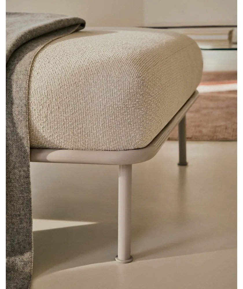 Beżowy podnóżek z materiału bouclé Aurum – Kave Home