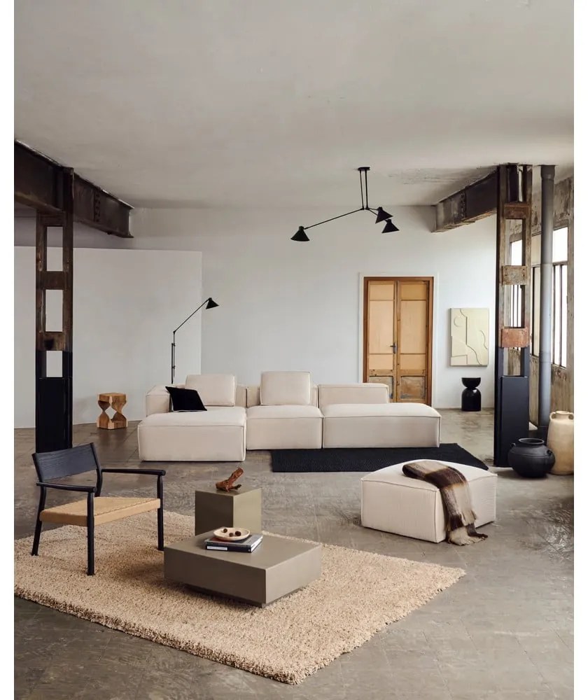 Czarny fotel z plecionką Yalia – Kave Home