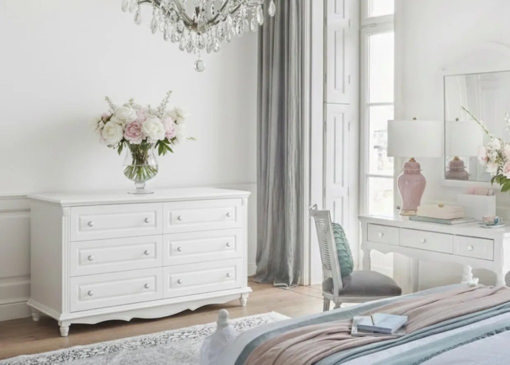 Biała komoda z szufladami Nelia. 6 pojemnych szuflad w dwóch rzędach, białe gałki, frezowania. Komoda do salonu, komoda do sypialni.