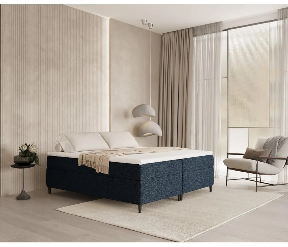 Ciemnoniebieskie łóżko boxspring ze schowkiem 200x200 cm Araya – Maison de Rêve