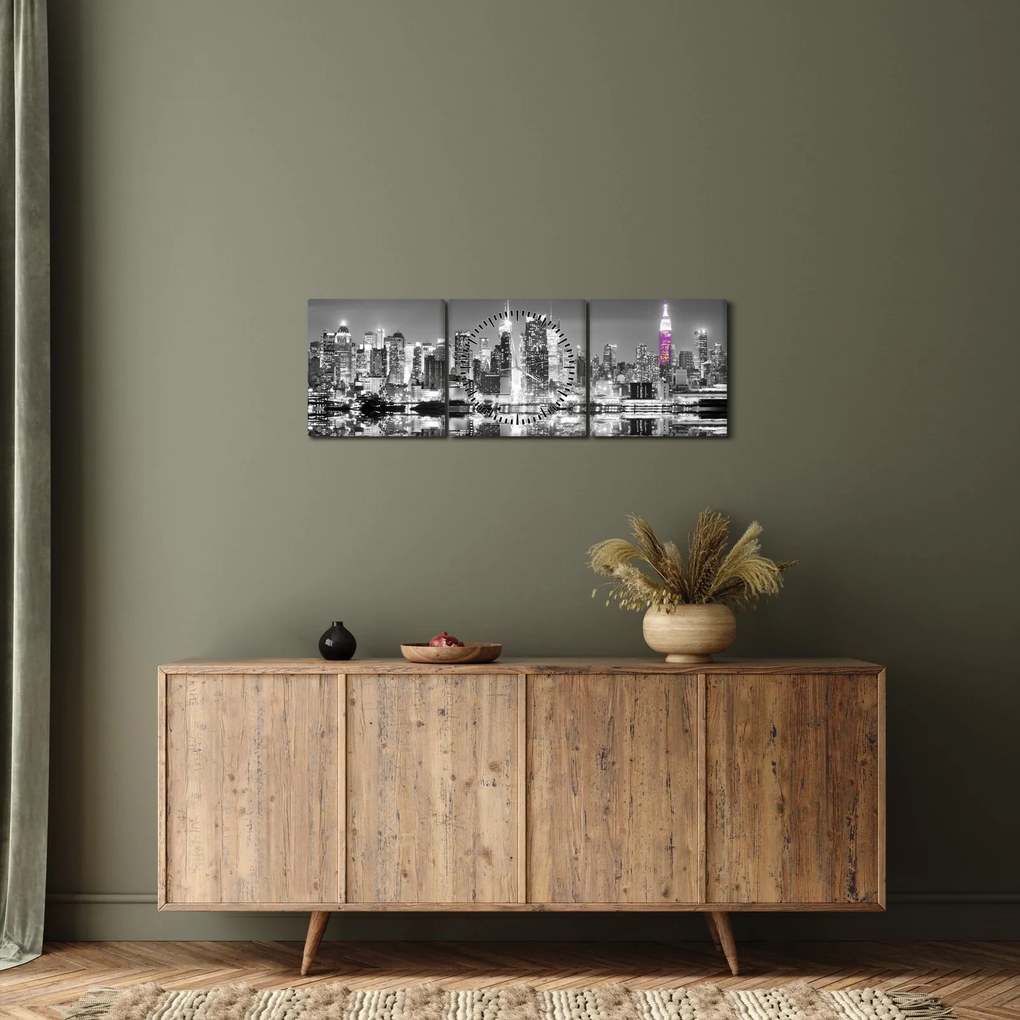Obraz - Nowy Jork i fioletowy wieżowiec (z zegarem) (90x30 cm)