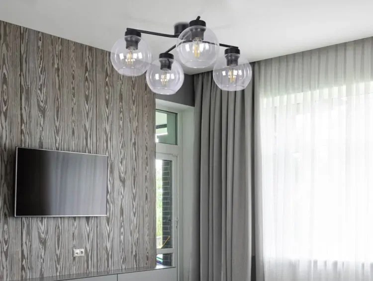 Czteroramienna lampa sufitowa z przezroczystymi kloszami - 3X A797 K3-A31