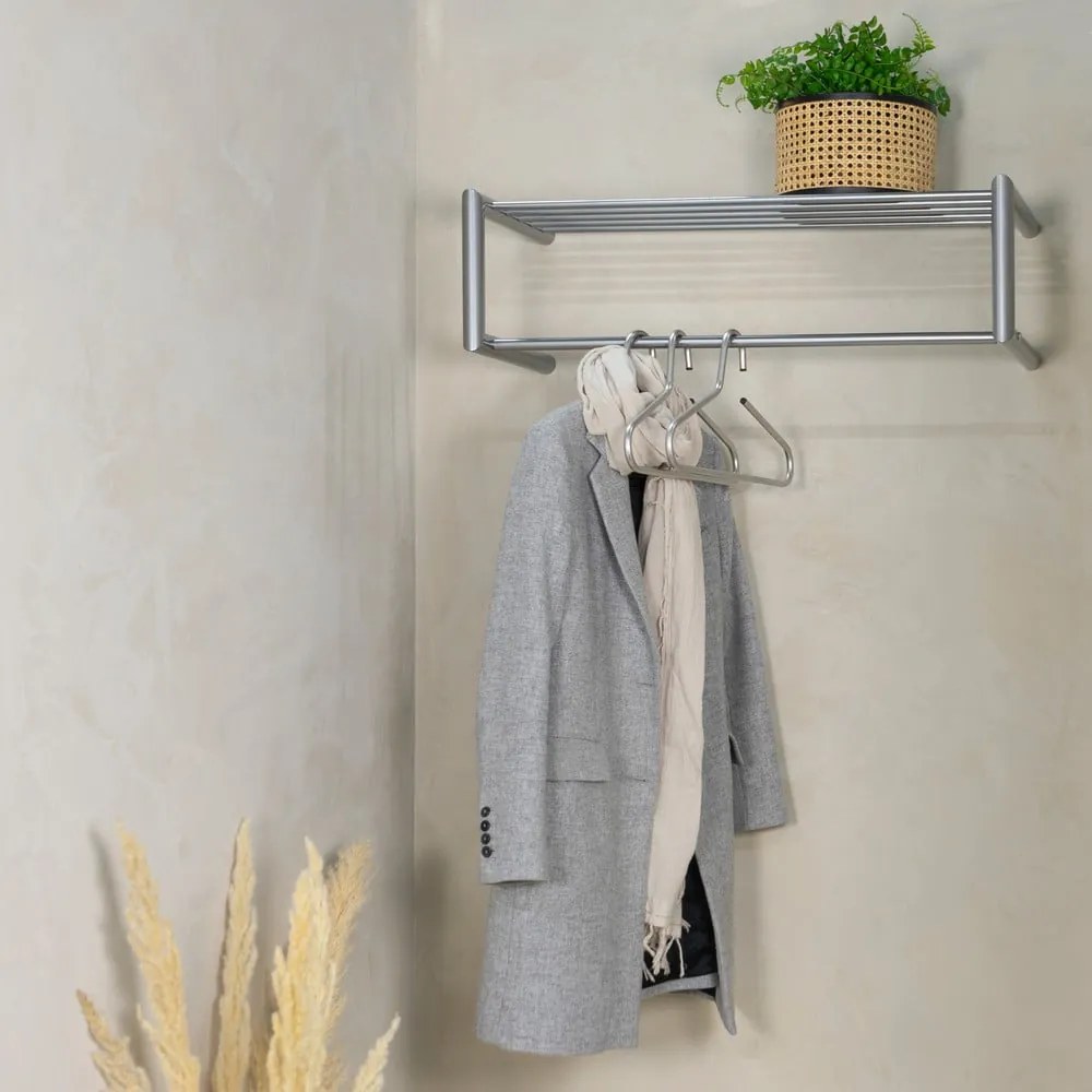 Metalowy wieszak ścienny w kolorze srebra z półką 80 cm Smooth – Spinder Design
