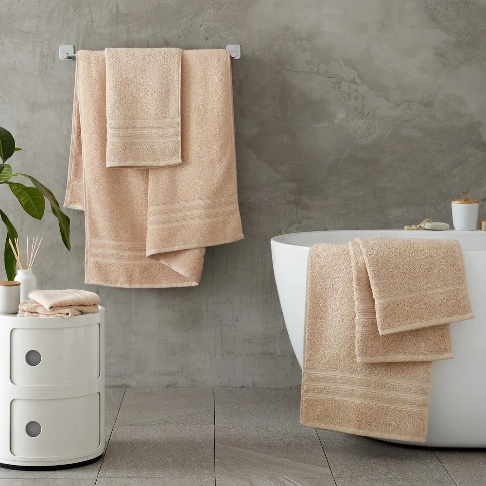 Beżowy bawełniany ręcznik frotte 50x85 cm Zero Twist – Catherine Lansfield