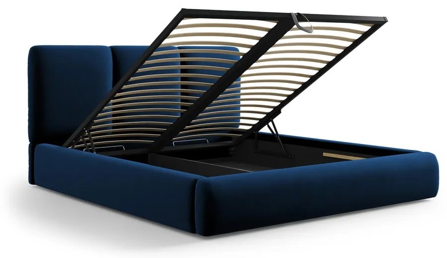 Ciemnoniebieskie aksamitne tapicerowane łóżko dwuosobowe ze schowkiem i stelażem 140x200 cm Brody – Mazzini Beds