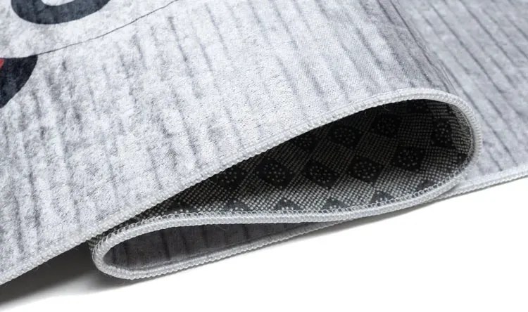 Szaro-kolorowy dywan edukacyjny z tabliczką mnożenia F5-D14