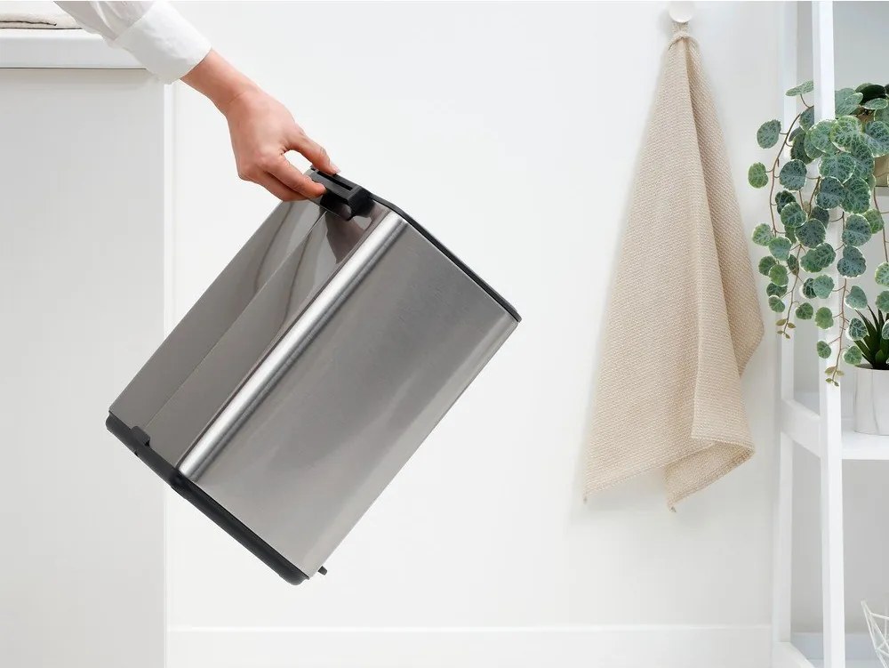 Stalowy kosz na śmieci z pedałem w kolorze matowego srebra 12 l Bo – Brabantia
