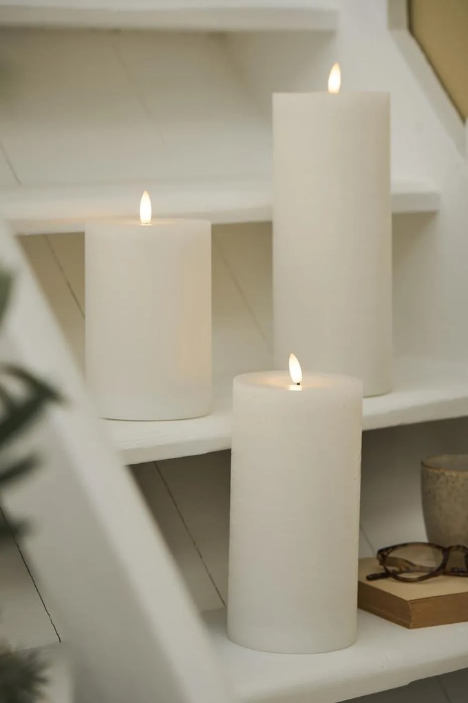 IB Laursen Świeca okrągła LED WARM FLAME 15 cm biała