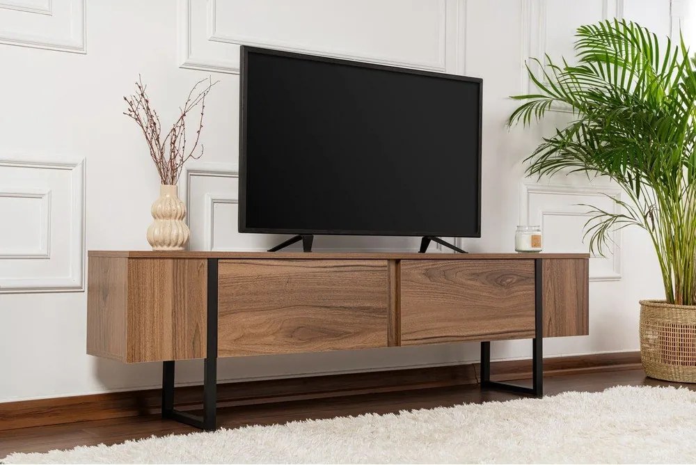 Szafka pod TV w dekorze orzecha w ciemnym naturalnym kolorze 180x50x29,5 cm Serenity – Kalune Design