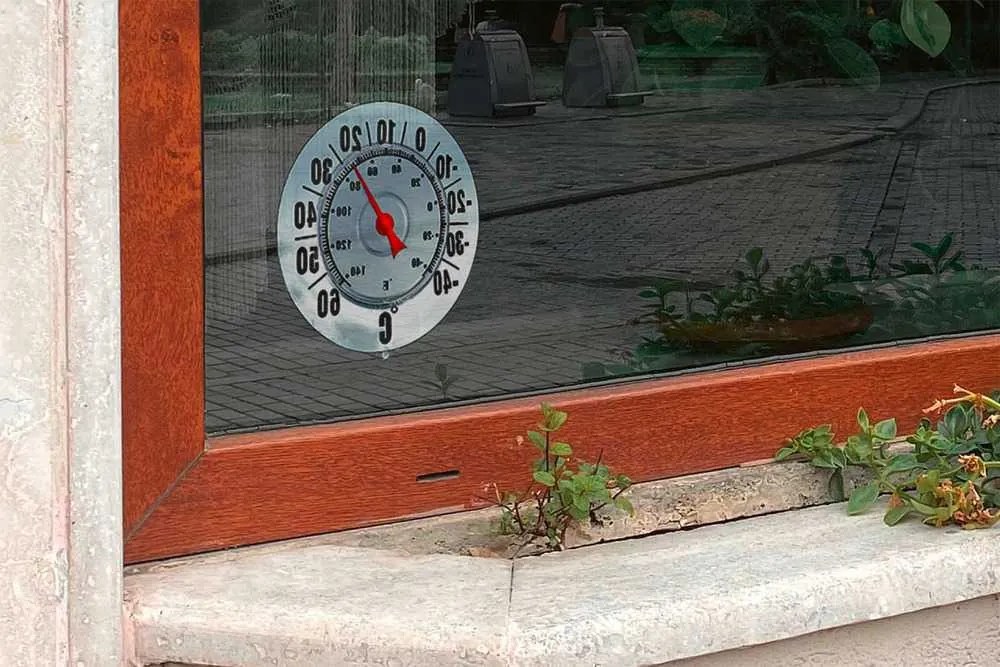Termometr zaokienny, montaż bez wiercenia, Ø 18 cm