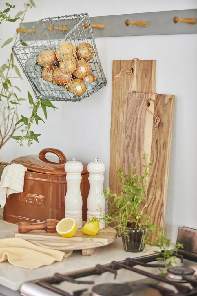 IB Laursen Drewniana deska z skórzanym sznurkiem OILED ACACIA WOOD