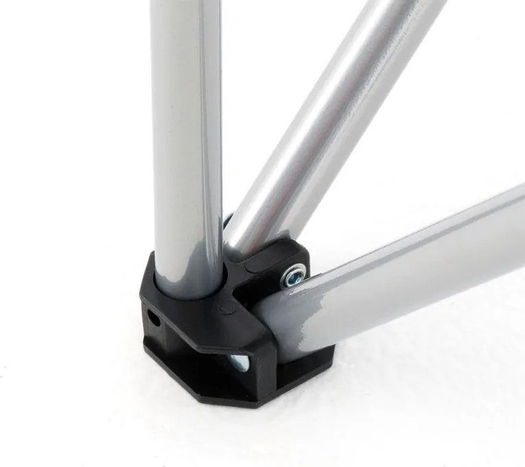 Zestaw czerwonych składanych krzeseł kempingowych z uchwytem