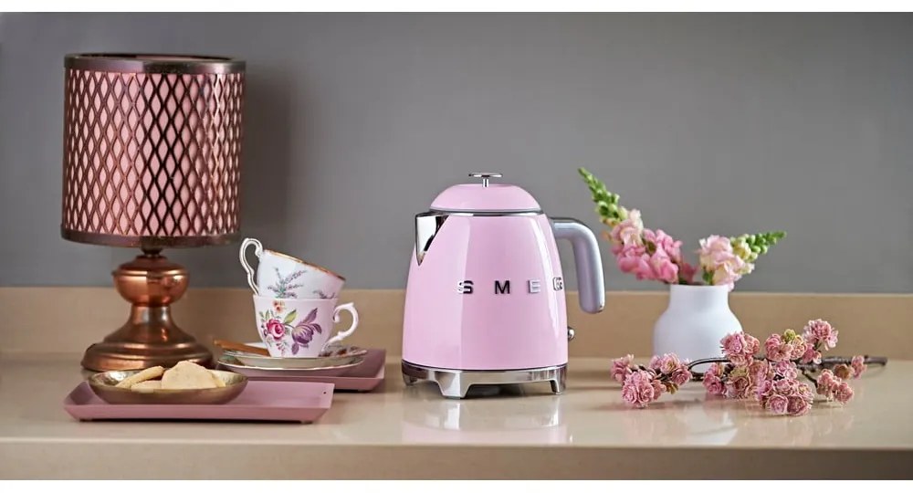 Różowy czajnik elektryczny ze stali nierdzewnej 800 ml Retro Style – SMEG