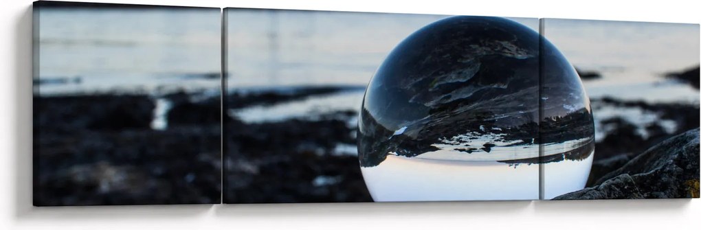 Obraz szklanej kuli na skale (170x50 cm)