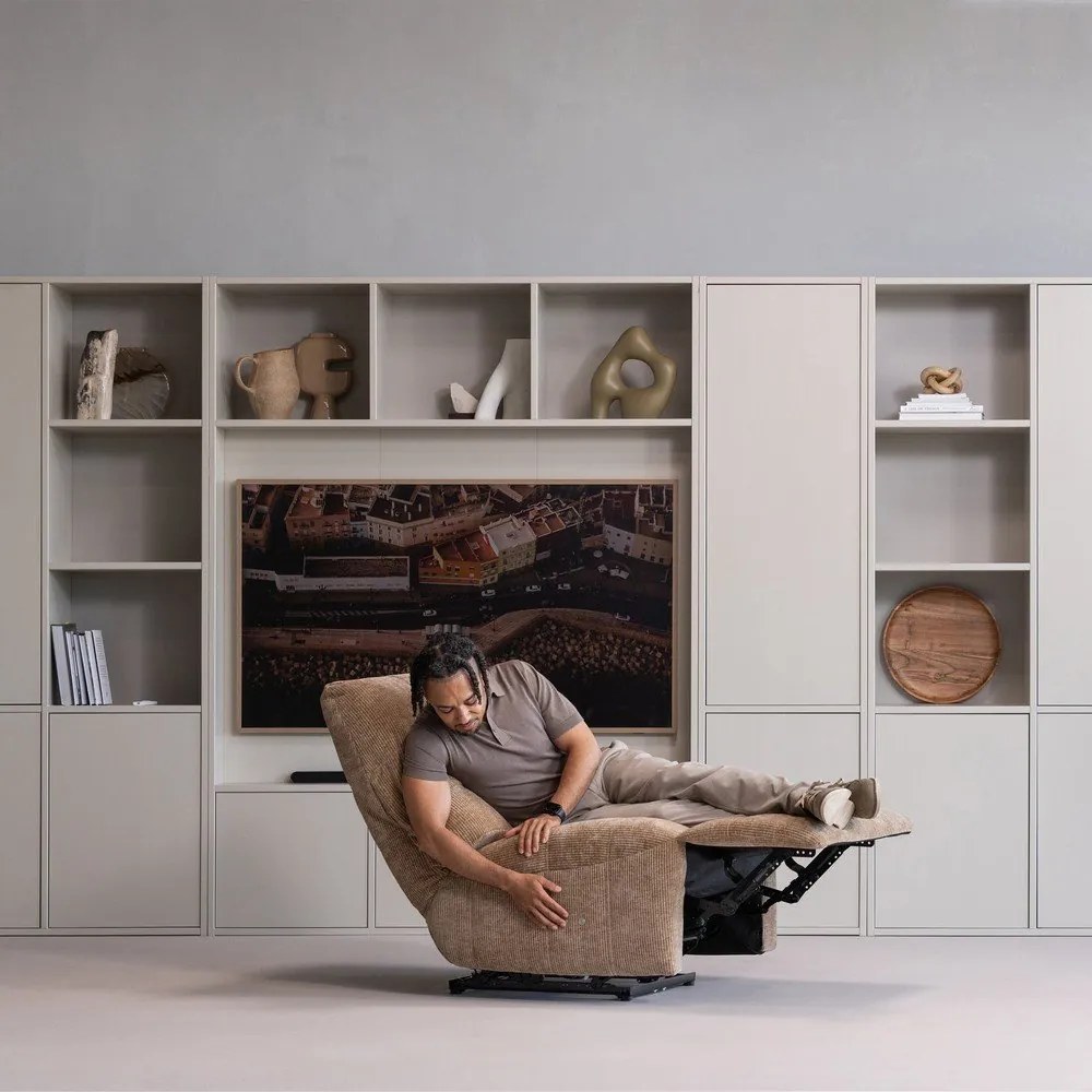 Jasnobrązowy częściowo rozkładany sztruksowy fotel wypoczynkowy Hein – WOOOD