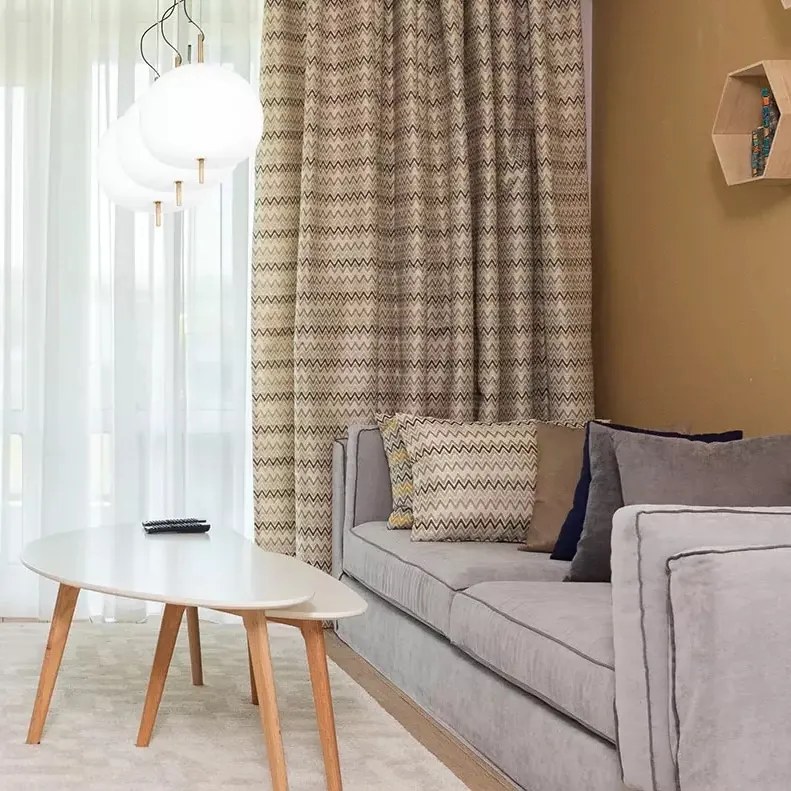 Lampa sufitowa z trzema kloszami i oświetleniem LED Apple 3