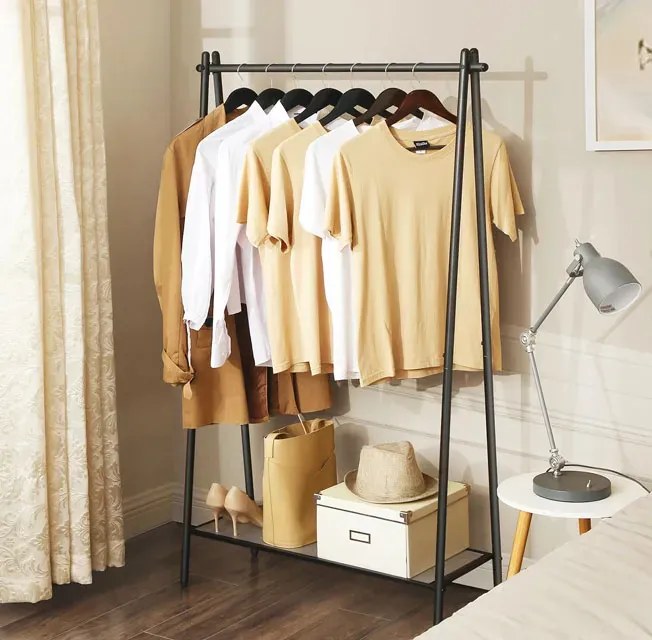 Czarny stalowy stojak na ubrania z półką C7-D78