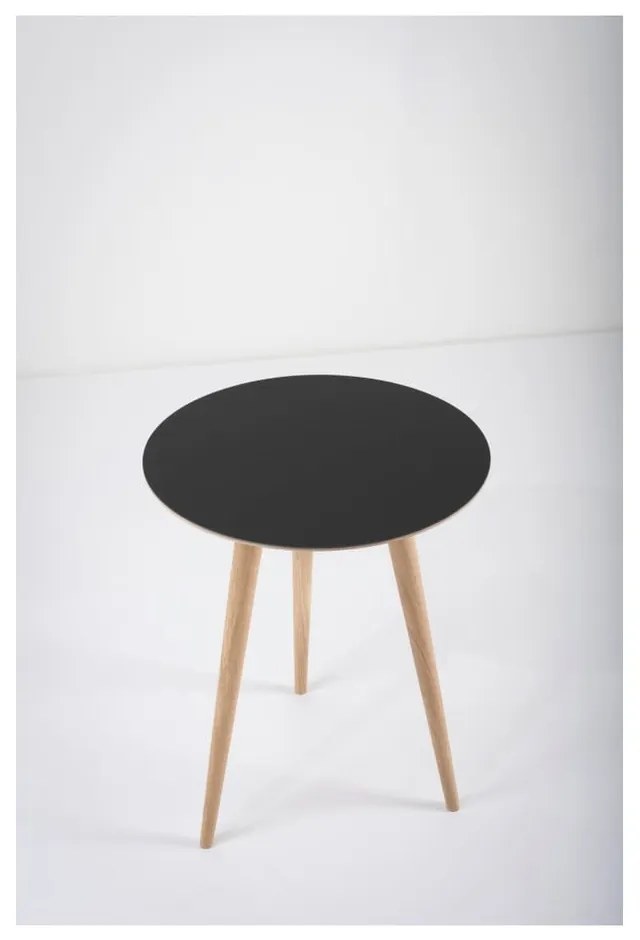 Dębowy stolik z czarnym blatem Gazzda Arp, ⌀ 45 cm