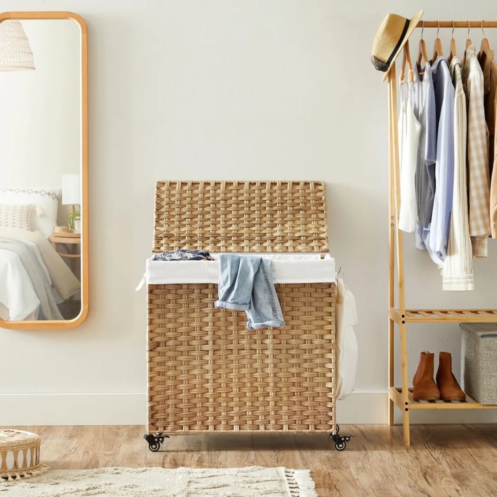 Kosz na bieliznę z kółkami z syntetycznego rattanu AVA, 140l, naturalny brąz Jurhan