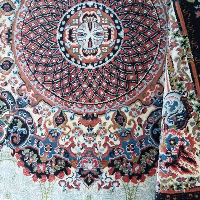 Klasyczny dywan z frędzlami E8-Z10