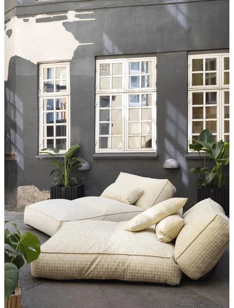 Poduszka odpowiednia na zewnątrz z materiału bouclé 45x45 cm Stay – Blomus