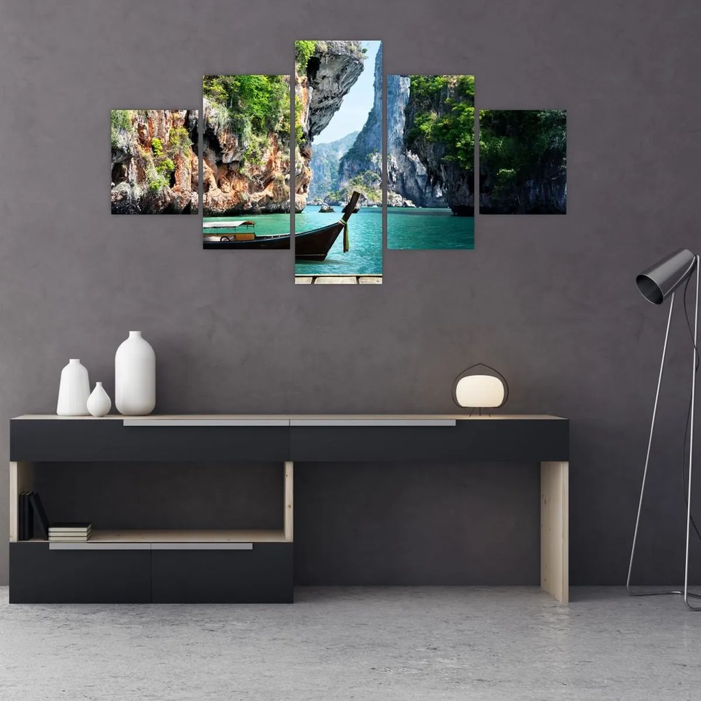 Obraz - Wodny śródziemnomorski krajobraz z łodzią (125x70 cm)