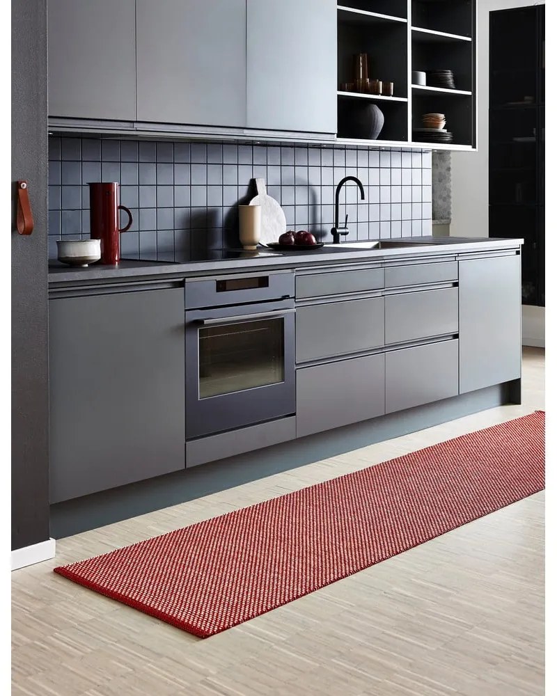 Czerwony dywan odpowiedni na zewnątrz 85x160 cm Effi Dark Red – Pappelina