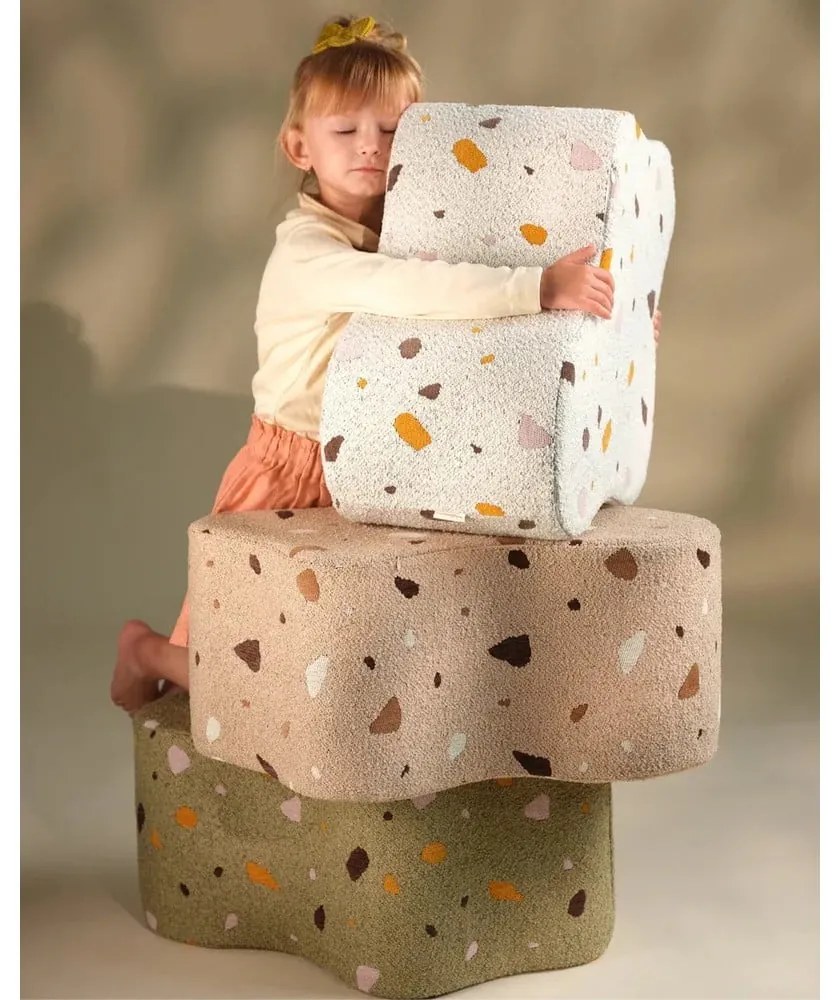 Zielony puf dziecięcy z materiału bouclé/z tkaniny szenilowej Terrazzo Cloud – Wigiwama