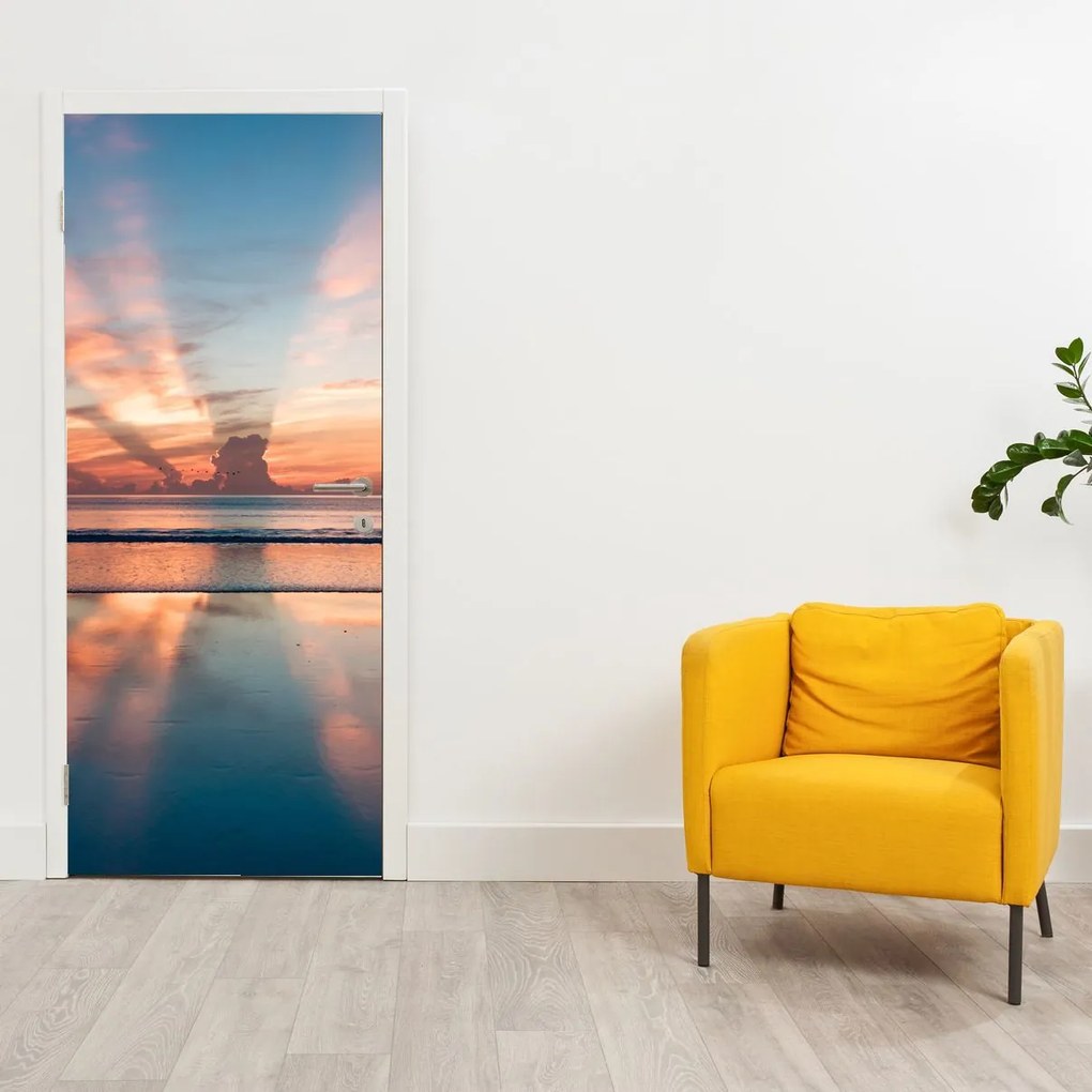 Fototapeta na drzwi - Promienie Słońca nad plażą Dayton (95x205cm)