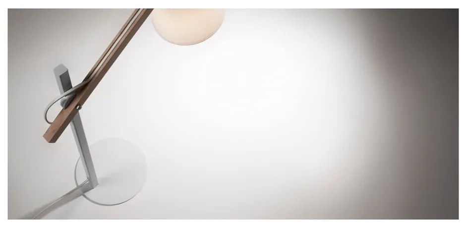 Biała lampa stołowa z litego drewna akacjowego z tekstylnym kloszem (wysokość 65 cm) Kosta – Kave Home