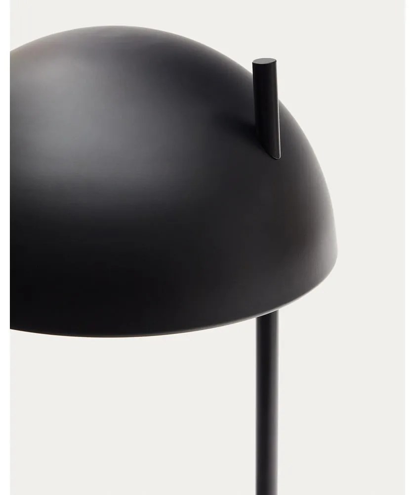 Czarna/w naturalnym kolorze lampa stojąca z metalowym kloszem (wysokość 150 cm) Catlar – Kave Home