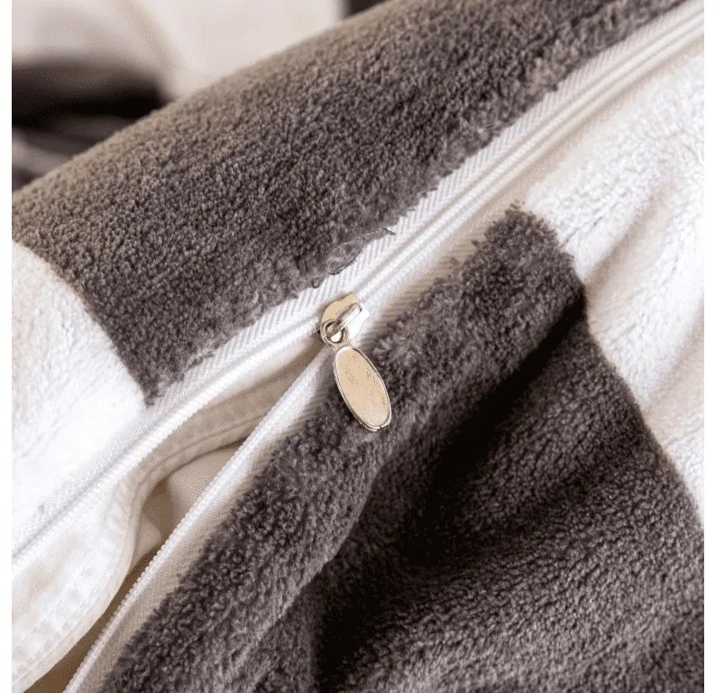 PrzytulneMieszkanie.pl PrzytulneMieszkanie.pl PrzytulneMieszkanie.pl Zestaw pościeli z mikropluszu TIRSO szaro-białe + prześcieradło z mikropluszu SOFT 90x200 cm białe, pojedyncze łóżko