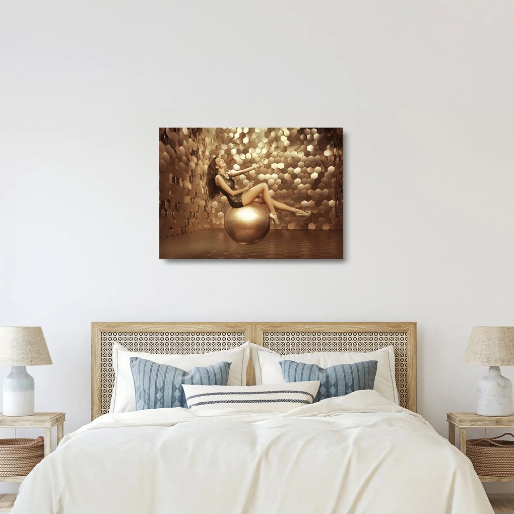 Obraz na szkle kobiety w złotym pokoju (70x50 cm)