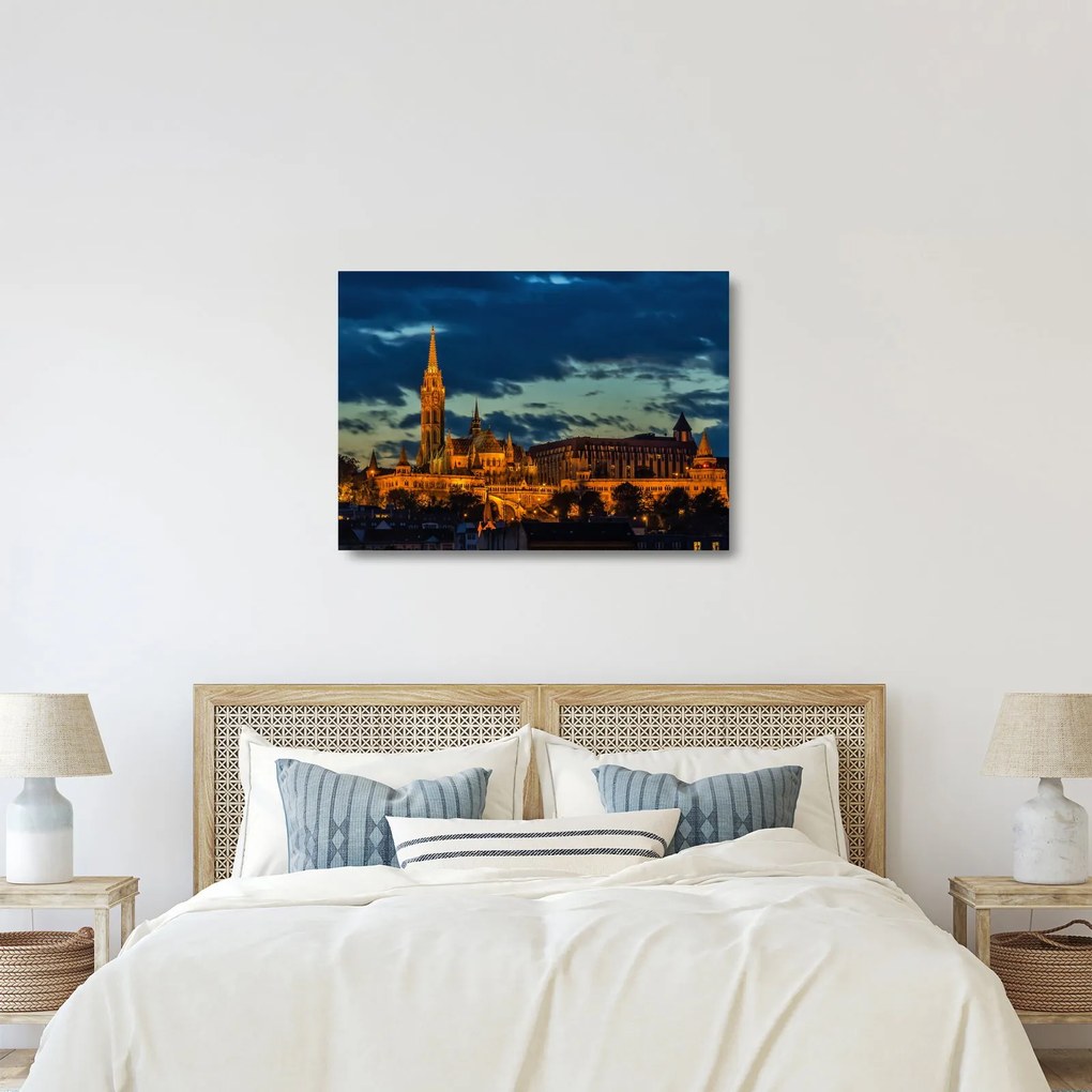 Obraz na szkle - oświetlony budynek (70x50 cm)