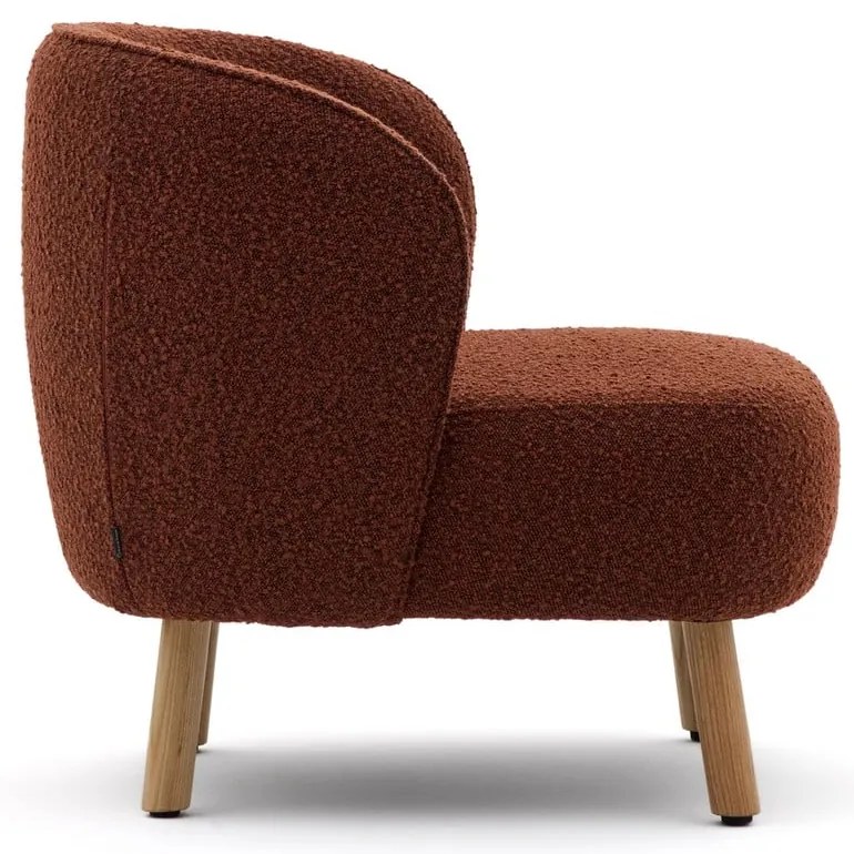 Fotel z materiału bouclé w kolorze terakoty Ulit – Kave Home