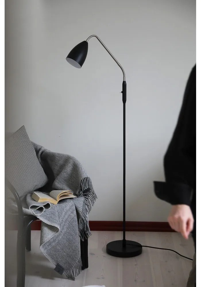 Czarna lampa stojąca LED ze ściemniaczem z metalowym kloszem (wysokość 140 cm) Patro – Markslöjd