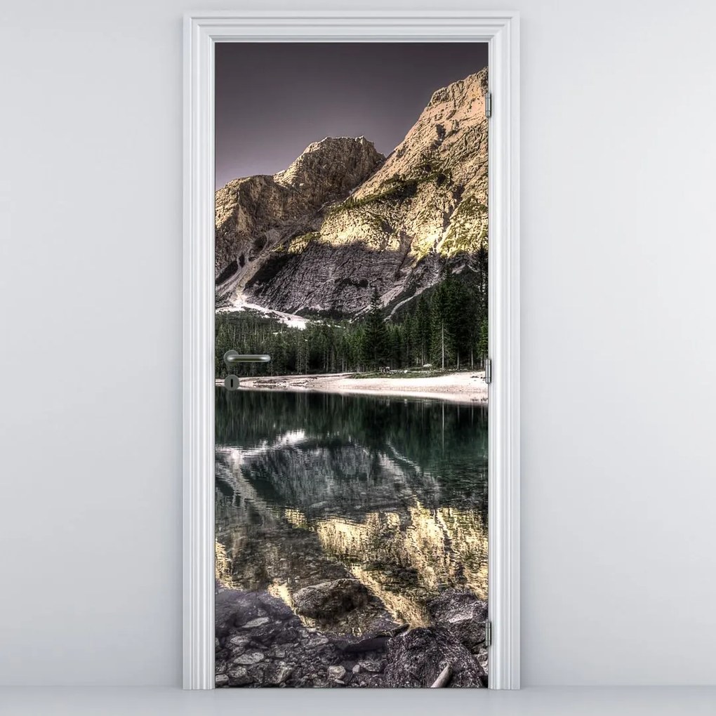 Fototapeta na drzwi - Jezioro w górach (95x205cm)
