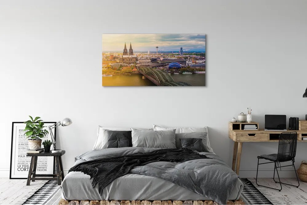 Obraz drukowany na płótnie Rzeczna Panorama z Mostami