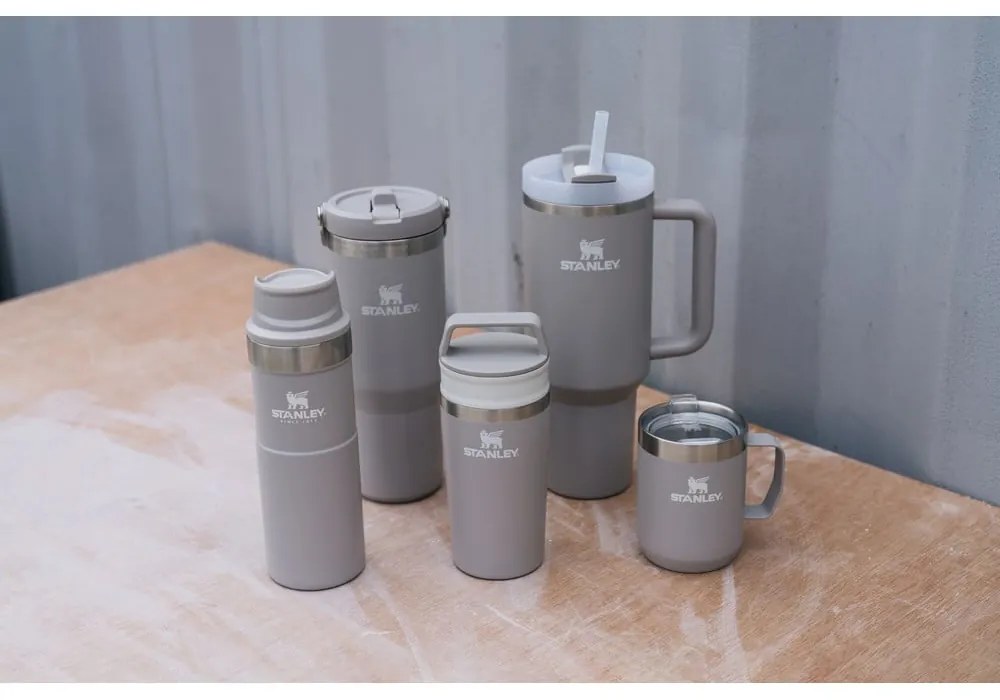 Jasnoszary termos ze słomką ze stali nierdzewnej 1,18 l Quencher H2.0 FlowState Tumbler Ash – Stanley