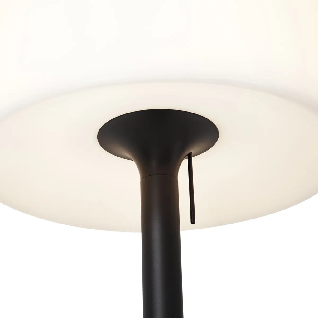 Zewnetrzna Nowoczesna lampa podłogowa zewnętrzna czarna z białym kloszem IP44 - Mississippi Nowoczesny Oswietlenie zewnetrzne