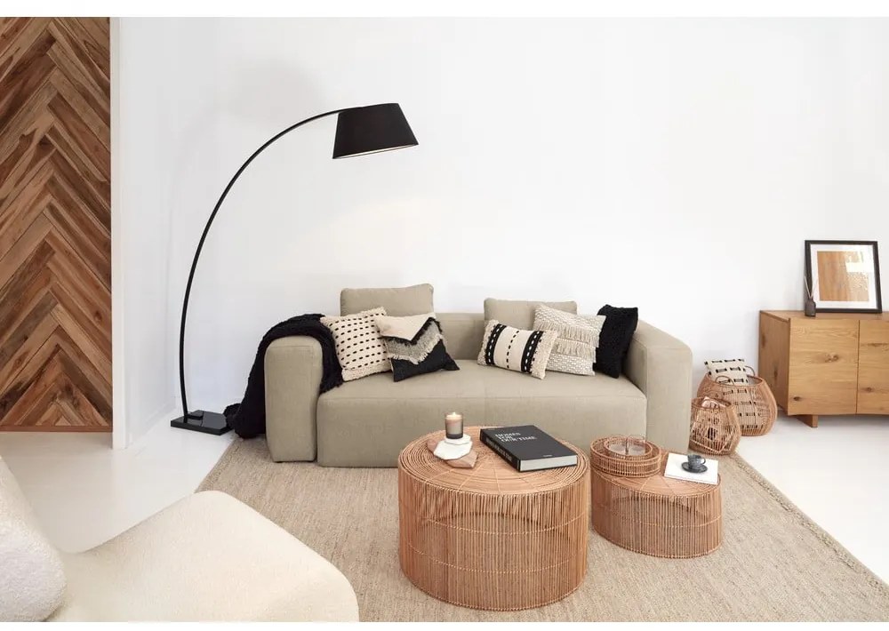 Czarna lampa stojąca z tekstylnym kloszem (wysokość 210 cm) Juhe – Kave Home