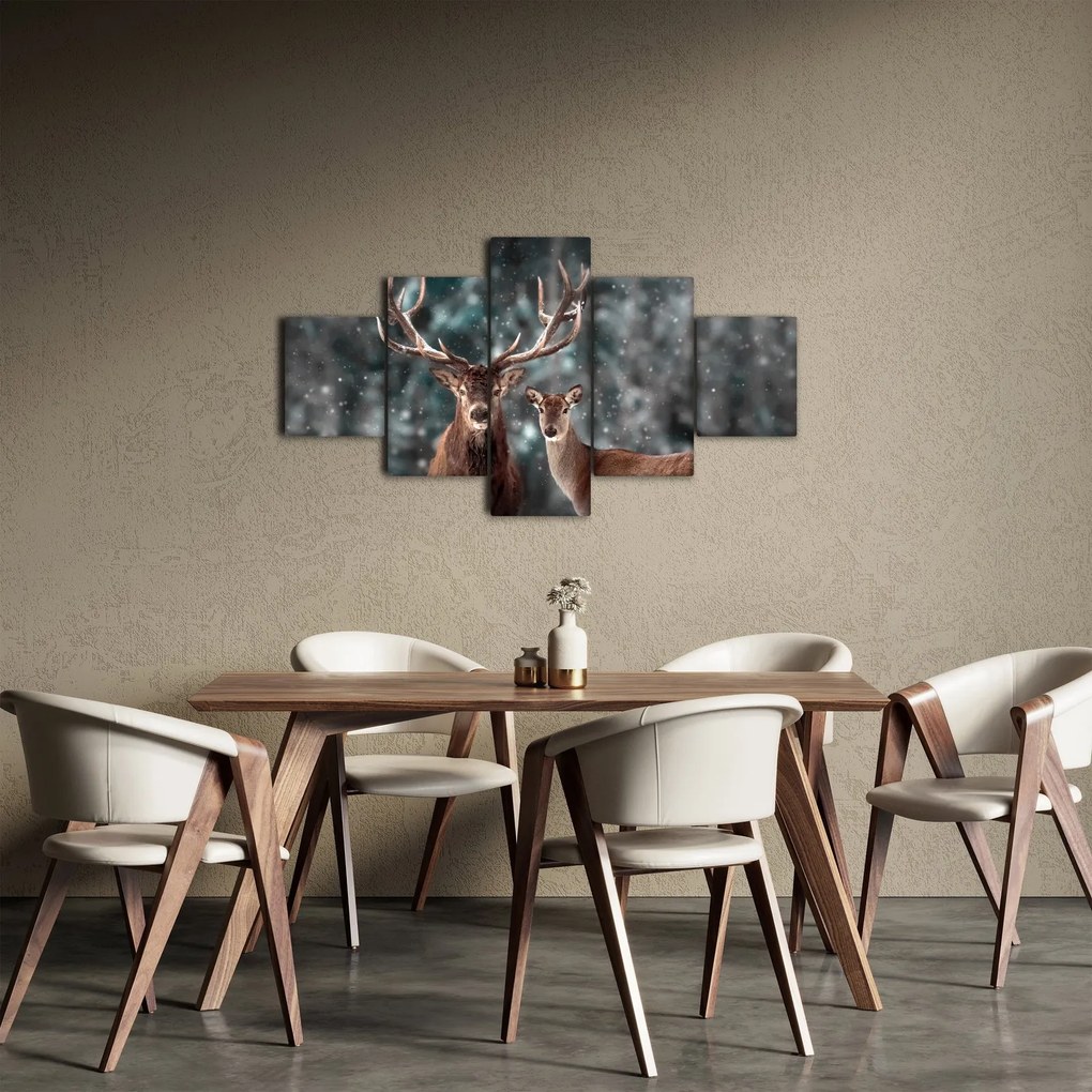 Obraz - Jeleń i łania w zaśnieżonym lesie (125x70 cm)