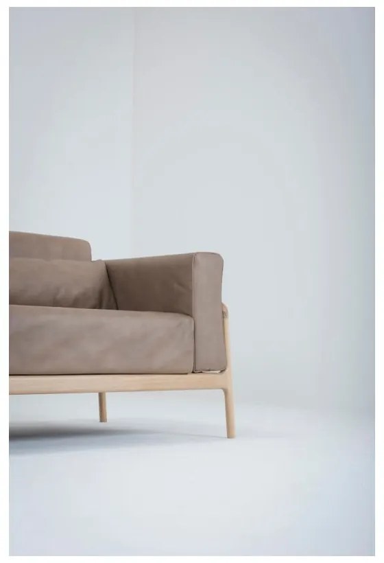 Jasnobrązowa sofa z bawolej skóry z konstrukcją z litego drewna dębowego Gazzda Fawn, 240 cm